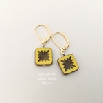 ビタミンイエローなスクエアピアス　フレンチフック