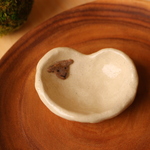 <ご成約済>ふっくらハートのひつじ豆豆皿２匹（アイボリー×茶）