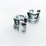 アクリルピアス＊ ダークネイビー　silver925ポスト バックキャッチ 〔アレルギー対応〕
