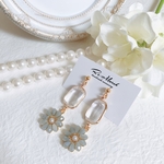 《送料無料》クリア×フラワー  [ピアス/イヤリング]