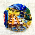 ゴッホ 「夜のカフェテラス」羊毛フェルトと刺繍のブローチ
