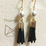 トライアングルタッセルピアス ◇ブラック◇