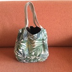 (送料無料)バルーンバッグ　葉っぱ柄