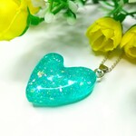 エメラルドグリーン の キラキラ ハート、ペンダント、送料無料♪