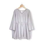 【サンプル】リネン100%Vネックゆる袖7分袖丈ぺプラムブラウス_Grayish light pink