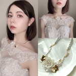 センターの大ぶりフラワーが可愛い　パールとゴールド　ジルコニアも使った　煌めく　春夏　存在感抜群　ブライダル　結婚式　ウェディング　ネックレス