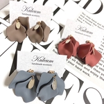 𝑺‌𝑨‌𝑳‌𝑬❣️♦︎送料無料♦︎ 3color おしゃれ花びらピアス