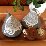 アップリケが可愛い はりねずみの三角鍋つかみ グレー×ブラック