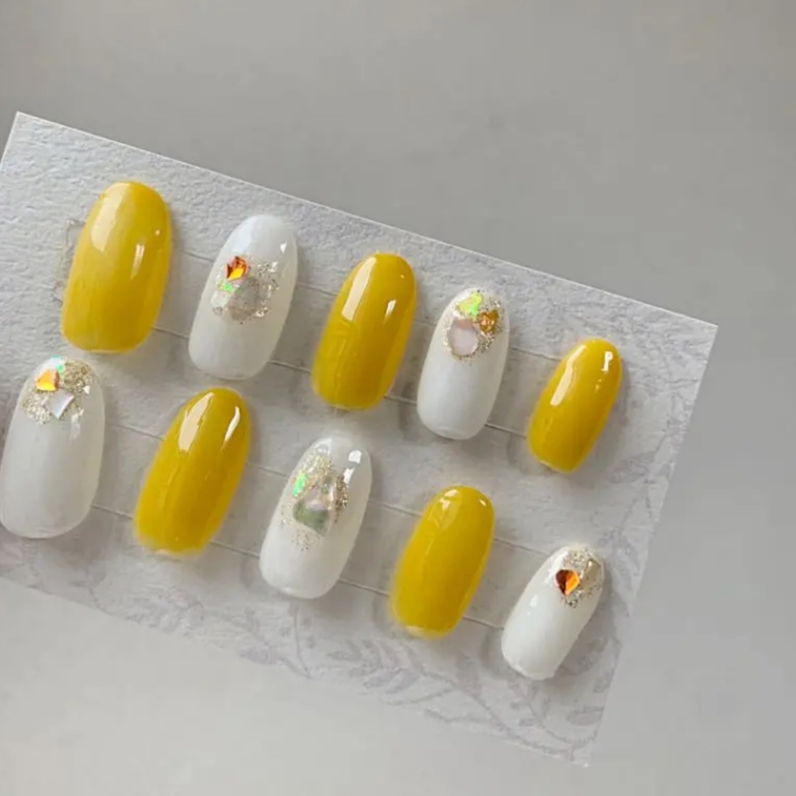 ネイルチップ マスタードイエロー×ホワイト - suu_nail | minne