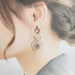 レースフラワーピアス
