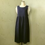 ネイビー綿スラブワッシャー　後ろボタンのギャザーロング丈エプロンドレス　着丈112
