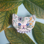 ボタニカル猫ミニ刺繍ブローチ