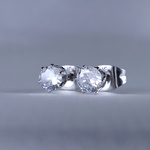 ❃アレルギー対応 キュービックジルコニア『シンプルな一粒ピアス』 4mm サージカルステンレス 316L czダイヤ