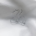 ぐるぐるワイヤーピアス／イヤリング🌀