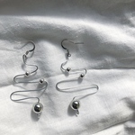 【SALE】🖤うねうねシルバーピアス／イヤリング🖤