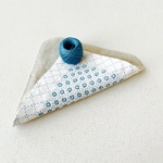 レトロなお花柄　刺し子ハンカチ　新橋色