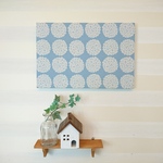 ホワイトフラワー（水色）のファブリックパネル  45cm×30cm 