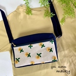 デイジーの花刺繍ポケット　ボックスショルダーバッグ