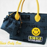 お買い得品😊にこちゃん😊ダークブルーデニム英字柄オックス生地が大人でにこちゃん😊が可愛いポーチ付きトートバッグ😊90