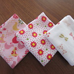 お名前スタンプ押 しておきます♪名前タグ付ガーゼハンカチ3枚セット
