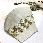 【受注製作】アンティーク風カモミール刺繍のマスク❤︎ナチュラル　(真夏使用に変更可能)