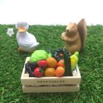 木箱に入った野菜のオブジェ（ナチュラル）