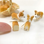 似てるかな？コーギーのおしりと食パンのピアス