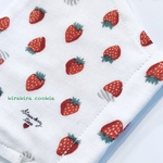 夏マスク、coolマスク（接触冷感）🌈✈️大きめマスク、表地ダブルガーゼ、いちご🍓✖️白地✨冷感マスク、春夏マスク、花柄マスク