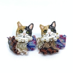 【dress up/猫/お茶子】刺繍ピアス