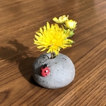 てんとう虫の一輪挿し