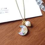 小さなお月様のネックレス レジン 