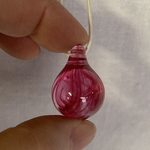 ガラスのペンダント　手作りパーツ　しずく玉　ピンク