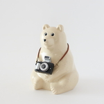 【③ブラウン】ミラーレス一眼　カメラ & ストラップ　しろくま貯金箱　