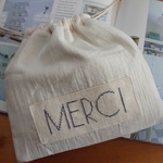 MERCI刺繍のふわふわガーゼ巾着