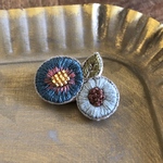 drops flower〜花の刺繍ブローチ