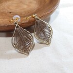 【送料無料】ブラウン　刺繍リーフピアス・イヤリング
