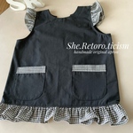 ★SALE★　♪ミッドナイトグレー×チェックのfurifuri袖無しスモック♪　袖ぐりフリル&裾フリル付き(120㎝)　