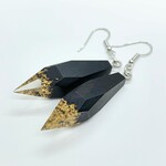 ウッドレジン「黒檀と金箔のピアス」