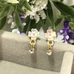 ミニ　小さめ　プチサイズ　シェル風フラワービジュー付きピアス/ノンホールピアス(イヤリング) 金属アレルギー対応　ステンレス304  ジルコニア　クリスタルガラス