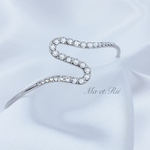 SWAROVSKI  クリスタル　曲線シルバーバングル