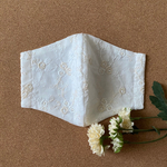 ♡送料無料♡ 薔薇柄刺繍立体マスク（白）大人用・少し大きめ