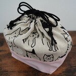 お弁当袋　巾着袋　【ベージュ猫×ピンク】