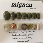 **1点限り　mignon ネイルチップ**カーキネイル