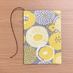 《 四六判》ブックカバー  ハンドメイド  ポンポンフラワー イエロー