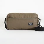 大きいサイズ　カーキ色　無地生地　シンプルショルダーバッグ♪　Fm2 Lab.