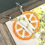 オレンジのマクラメピアス（イヤリングに変更可）
