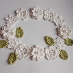 かぎ針編みの花モチーフ　オフ白