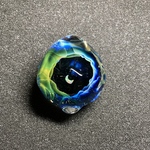 【JINガラス 気まぐれ試作室】グリーン ブルー 宇宙 ムーンオパール入り ポーチ付き