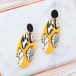 黄色×黒の葉っぱ柄ピアス