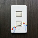 スイッチカバー　角型２つ口用（可愛い花　赤・青・黄）1点もの